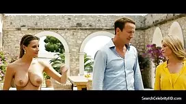 Sexy brunette milf đ ...