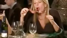 Hai hot babes trên h ...