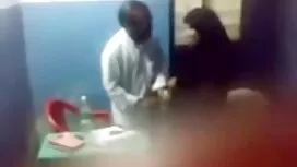 Người mẫu 20 tuổi vs ...