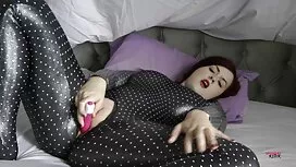 Blonde pornstar Yana ...